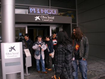 A la entrada de CosmoCaixa.